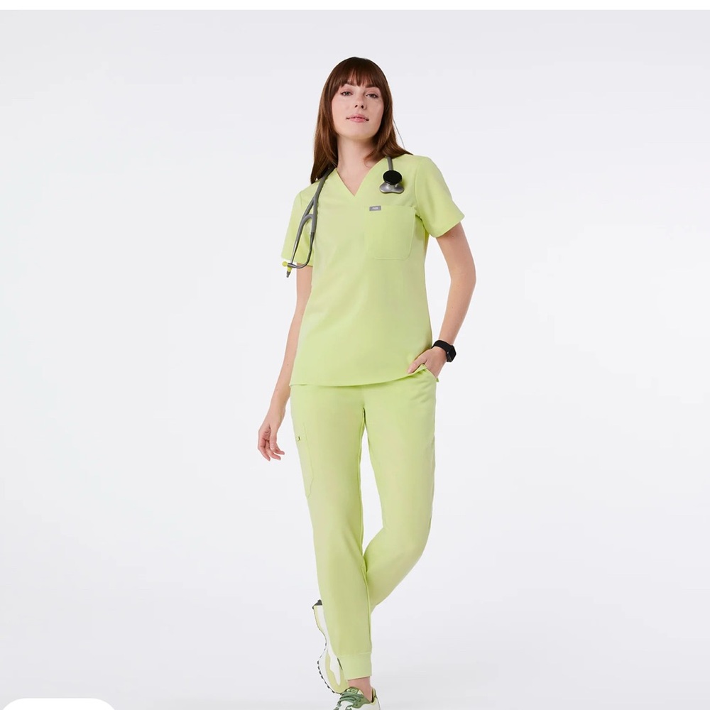 Figs sea mist Zamora joggers & Catarina top
